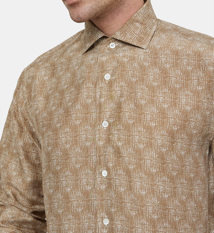 قميص حريري بأكمام طويلة