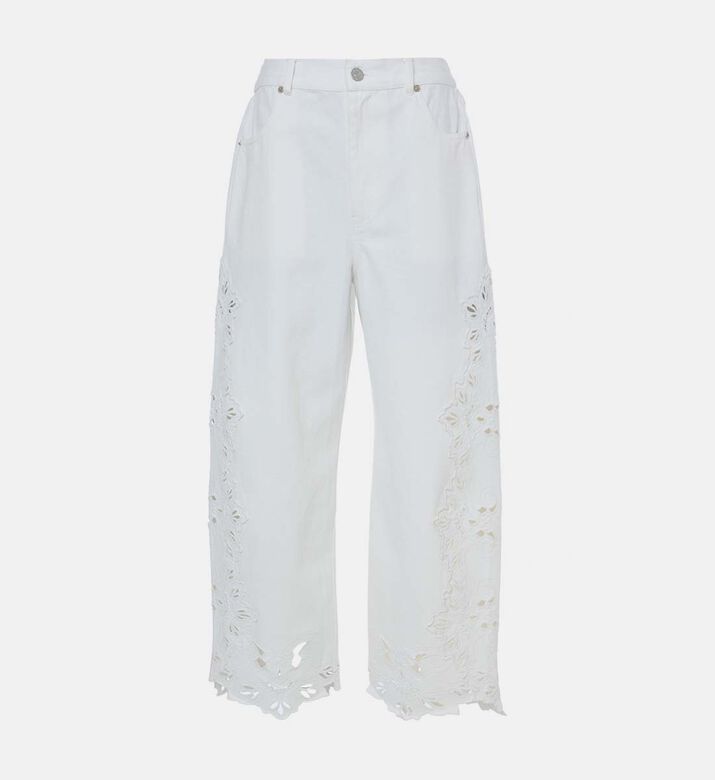 بنطال واسع بزخارف زهرية مطرزة