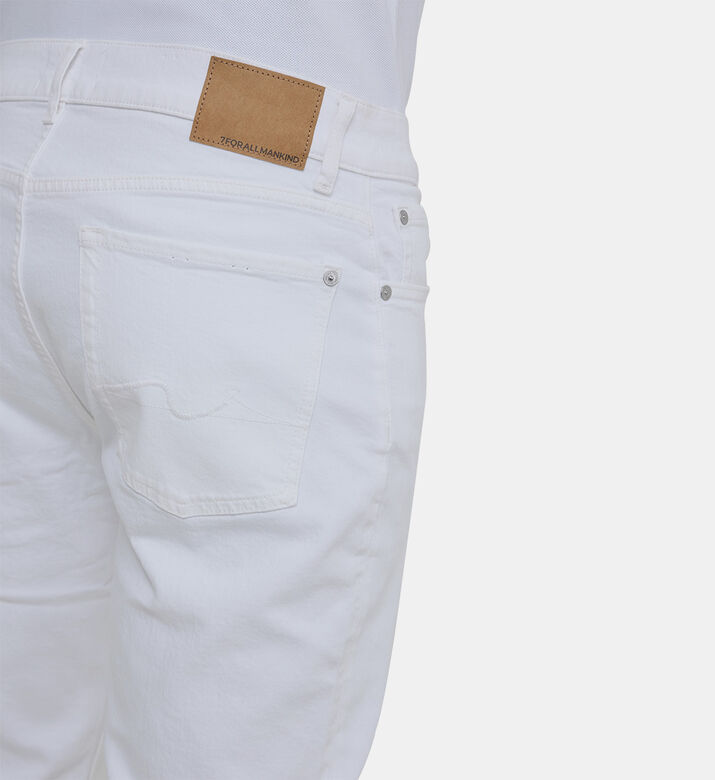 بنطال جينز بخصر متوسط وقصّة ضيقة