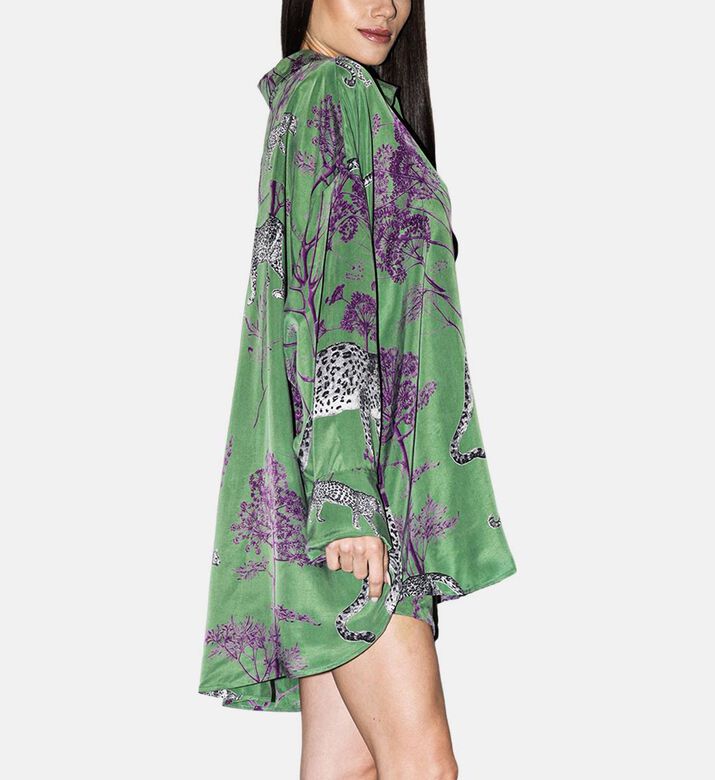 Niluu Shirt Nat, Model View