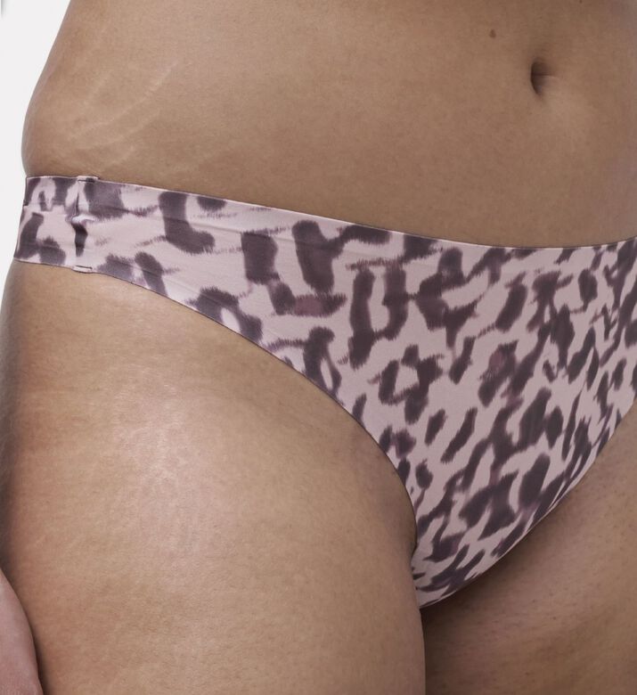 Chantelle Seamless Laser-cut Thong, Model View