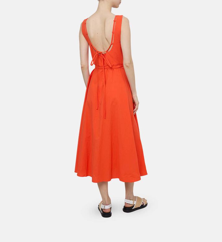 فستان مفتوح من الخلف بربطة عنق