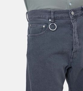 بنطال جينز بقصة عادية