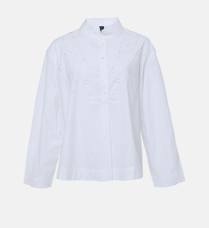 بلوزة يونانية مزينة بحلقات مفرغة