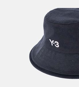 قبعة باكيت بطبعة خطوط