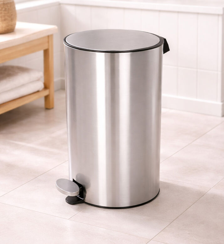 Home Deco and More Stainless Soft Closing Pedal Bin, Silver, 8-l, Packshot View