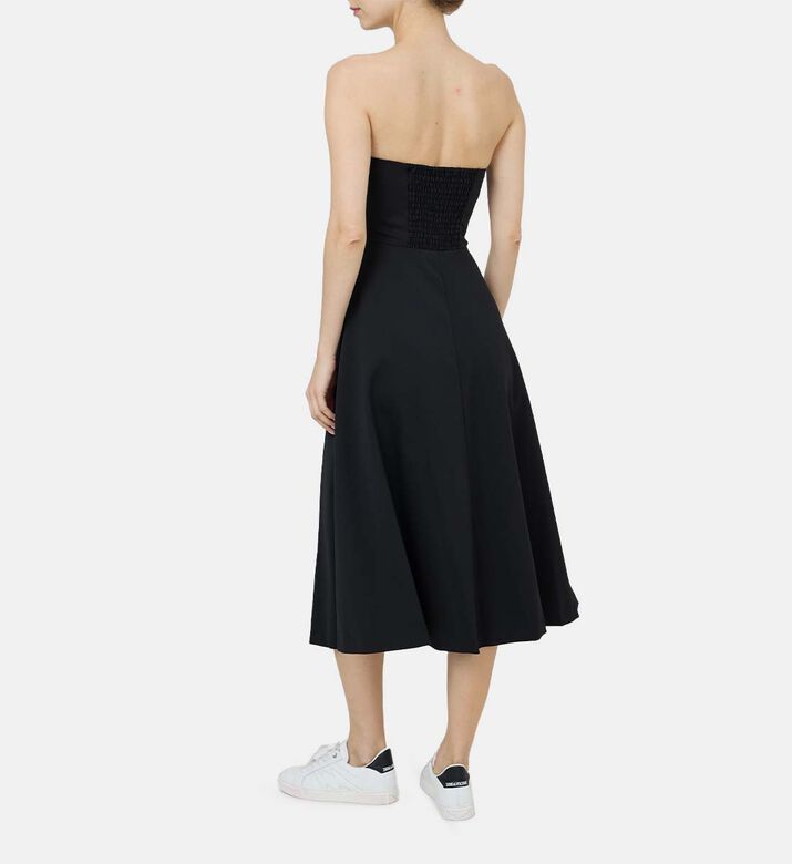 فستان واسع بلا أكمام