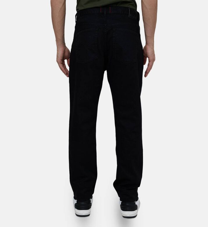 بنطال جينز واسع الساقين