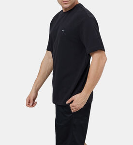 تيشيرت بأكمام قصيرة ولوغو