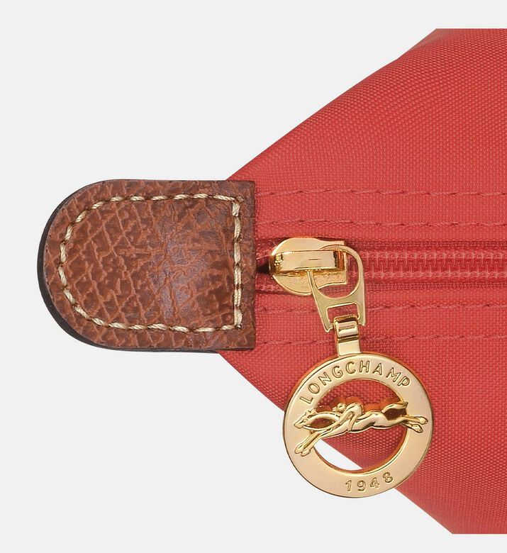 حقيبة يد صغيرة بمقبض علوي