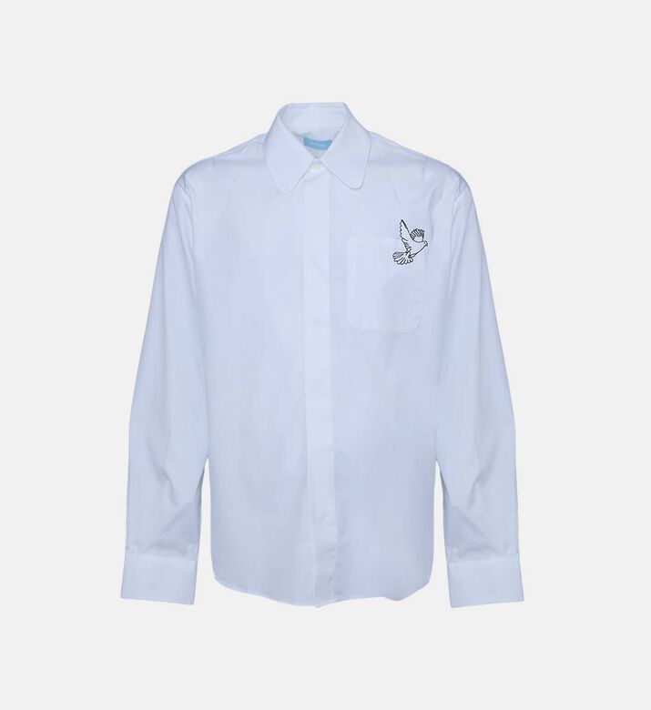 تيشيرت مزين بشعار مطرز بصف أزرار