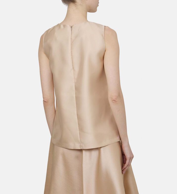 بلوزة دوتشيس بقصّة واسعة