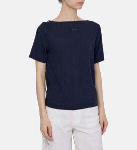 تيشيرت إلا مطرز بقصة عادية