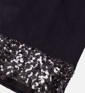 تنورة بطبعة شعار بحافة من الترتر