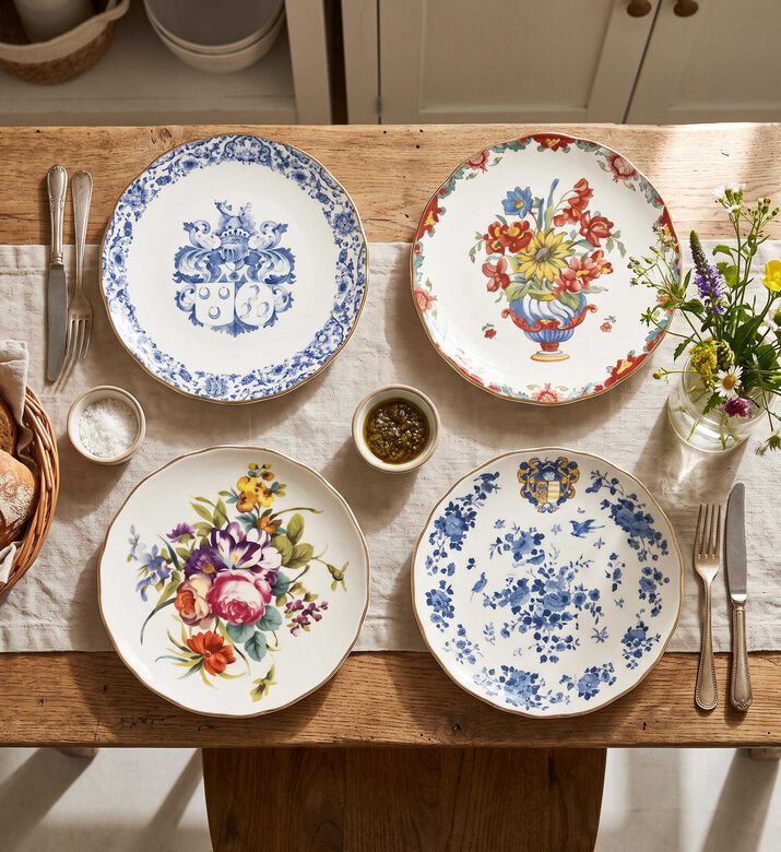 &k Amsterdam All-over Print Round Plate Set-4, Model View