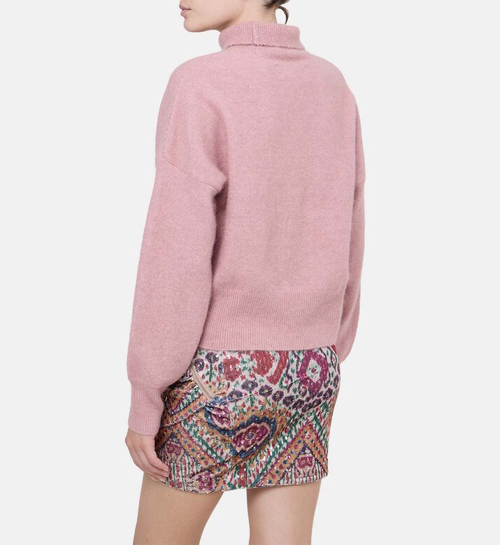 كنزة نولا صوفية بياقة عالية