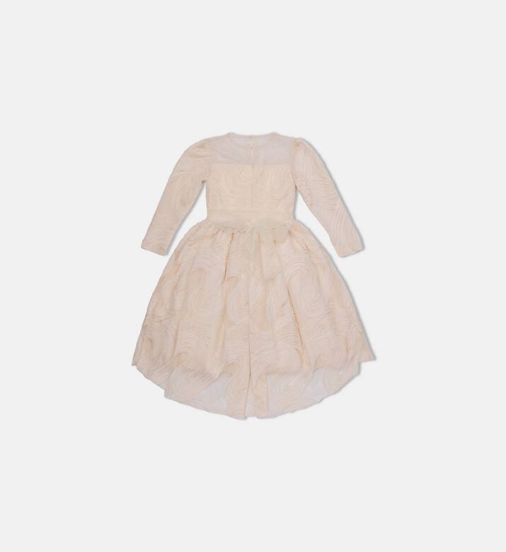 فستان بتصميم عالي من الأمام ومنخفضة في الخلف