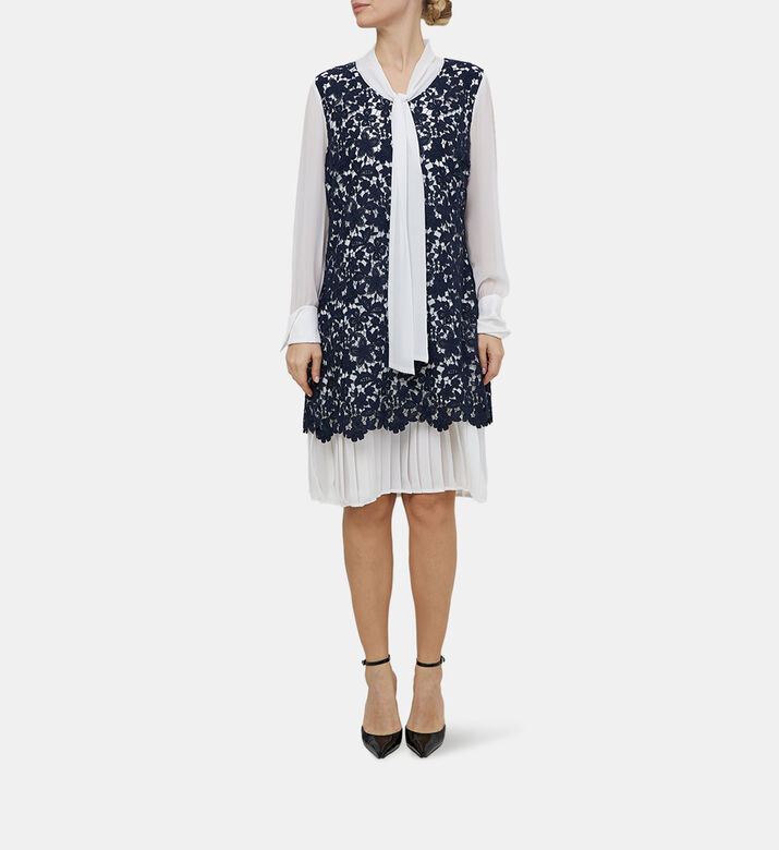 فستان قصير مطرز بدانتيل فستان قصير مطرز بدانتيل