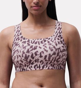 Chantelle Seamless Molded-cups V-neck Bra, Pink, Xl, Model View