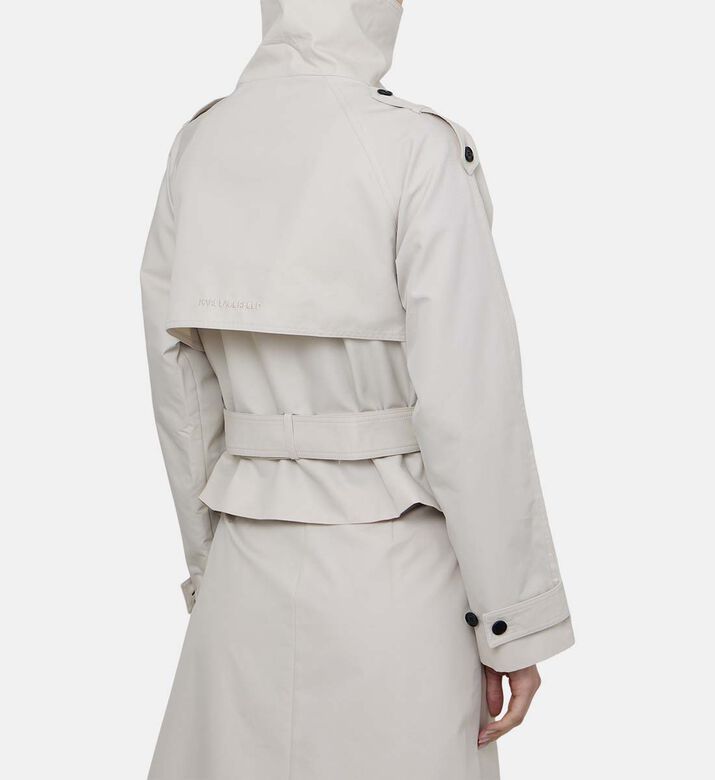 جاكيت بسحّاب بتفاصيل خطوط