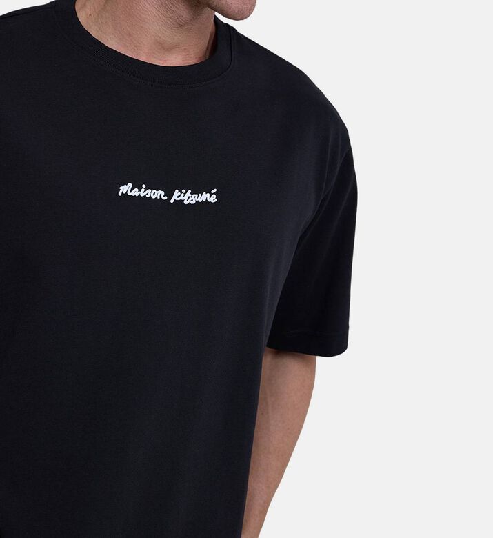 تيشيرت قطن بياقة دائرية بشعار أمامي