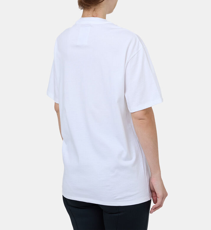 تيشيرت بأكمام قصيرة بطبعة كلمات متقاطعة