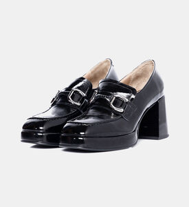 حذاء لوفر بكعب عالٍ وجلد لامع