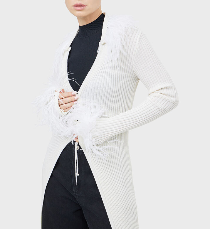 سترة صوفية مزينة بالريش