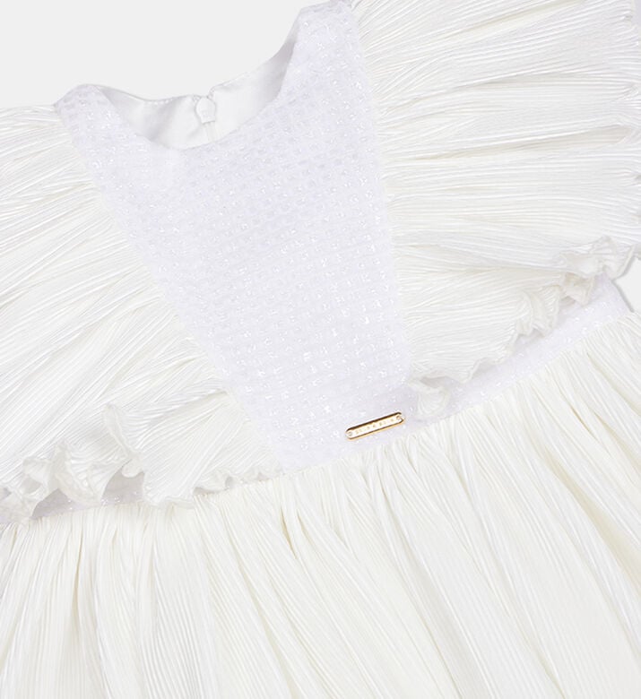 فستان بناتي واسع بتفاصيل مكشكشة فستان بناتي واسع بتفاصيل مكشكشة