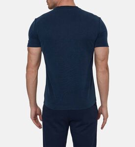 تيشيرت بياقة دائرية وبتطريز شعار