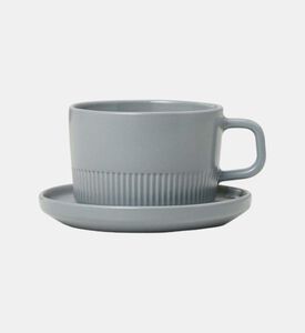 لحظات فنجان القهوة والصحن