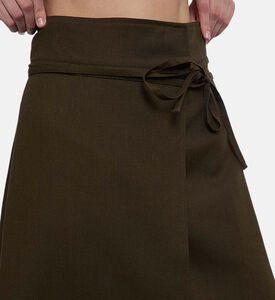 Soeur Jupe Reine, Model View