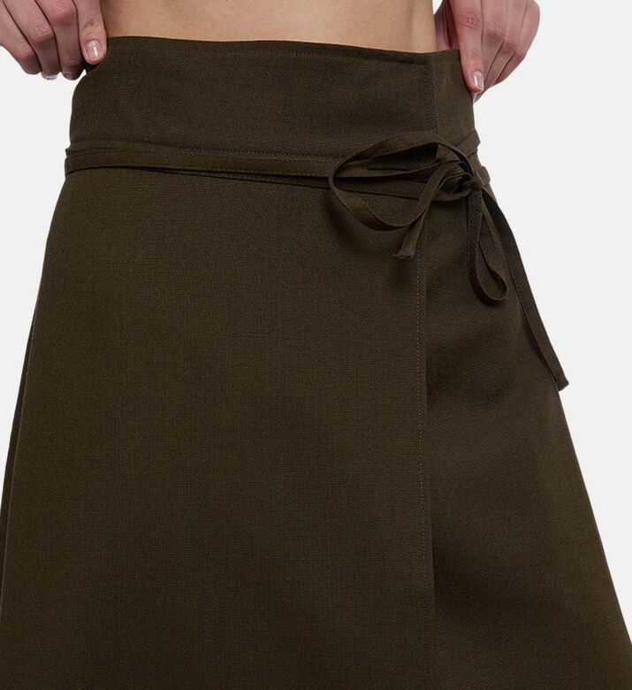 Soeur Jupe Reine, Model View