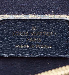 حقيبة فيكتوار لويس فويتون بنقشة العلامة وجزء أزرق داكن مملوكة مسبقًا