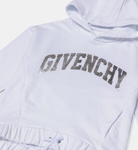 كنزة بغطاء رأس بطبعة شعار أربعة حروف جي معدنية