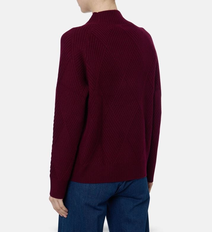 Carter and White Sweater Tamara, Model View