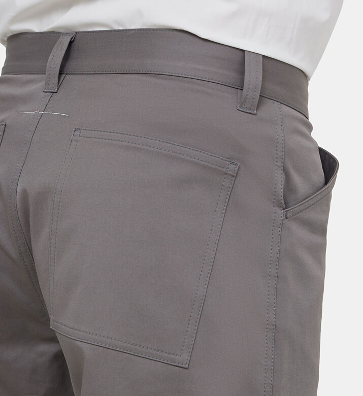 شورت قطن بجيوب جانبية مائلة