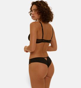 Simone Perele Tanga, Model View