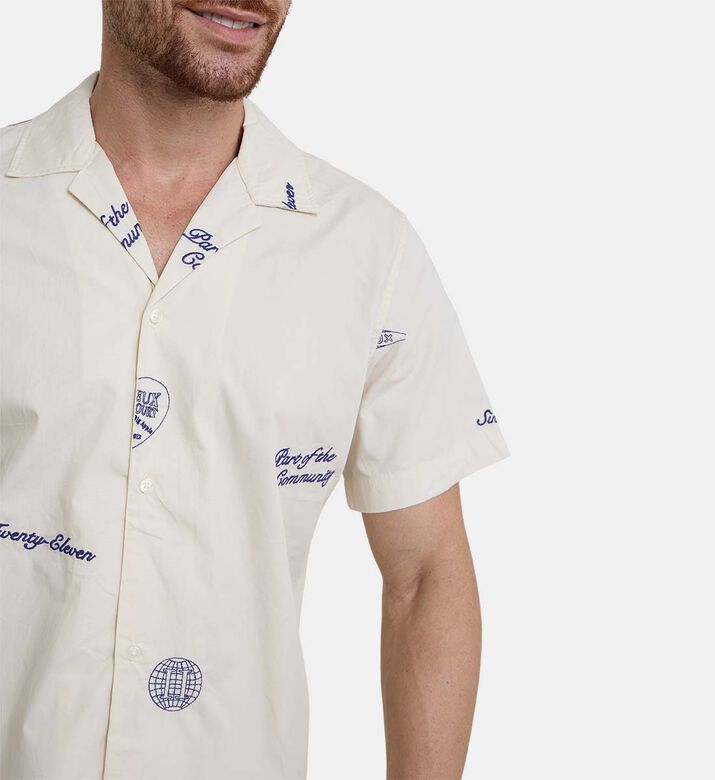 قميص بطبعة غرافيكية على كامله