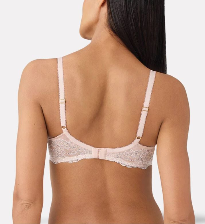 Wacoal Contour Lace Bra, Model View