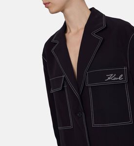 جاكيت بأكمام طويلة وياقة بطية بشكل حرف في