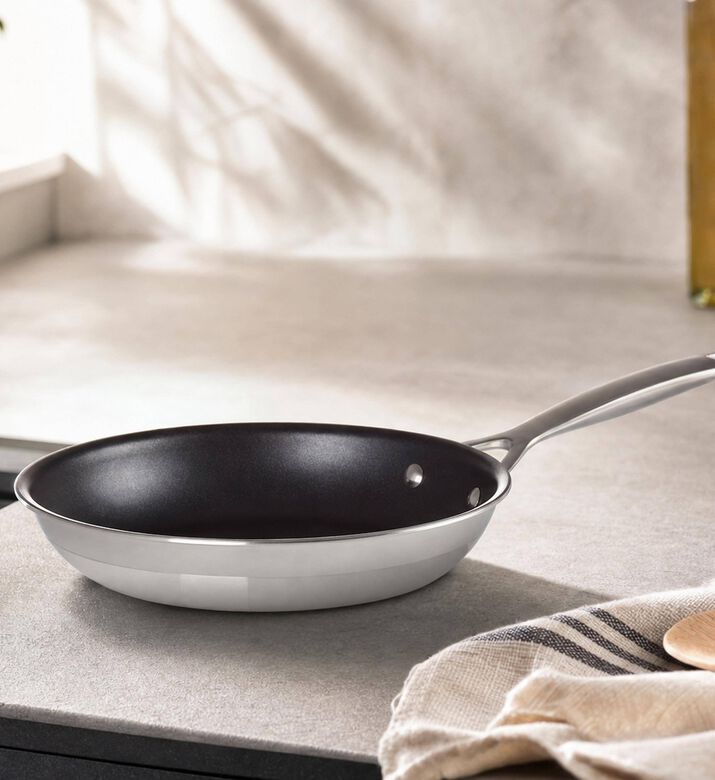 Le Creuset Non-stick Frying Pan, Model View