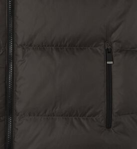 سترة مبطنة بغطاء للرأس