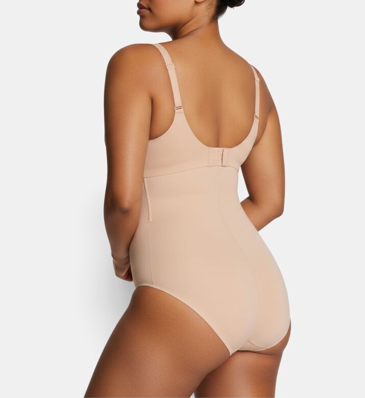 Spanx Brief, Model View