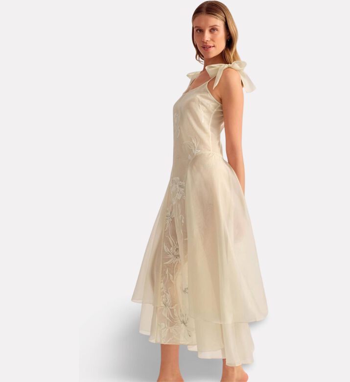 Rya Gown Robe Voltaire, Model View