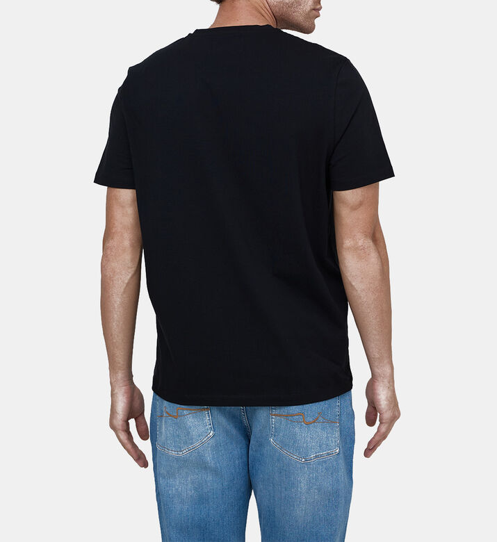 تيشيرت بياقة V