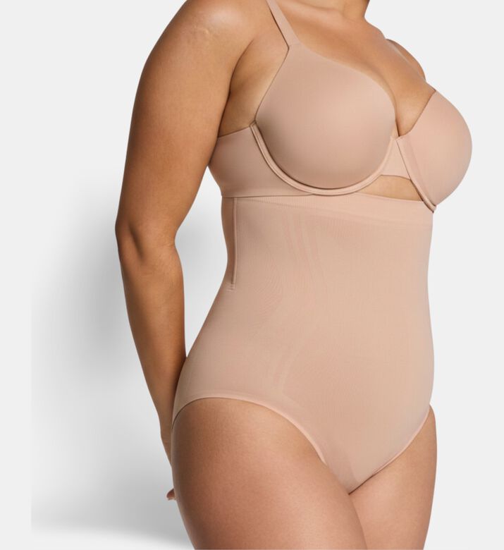 Spanx Brief, Model View
