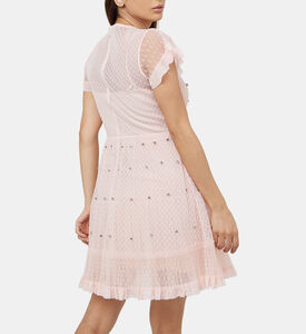 فستان قصير من التول وأحجار الراين