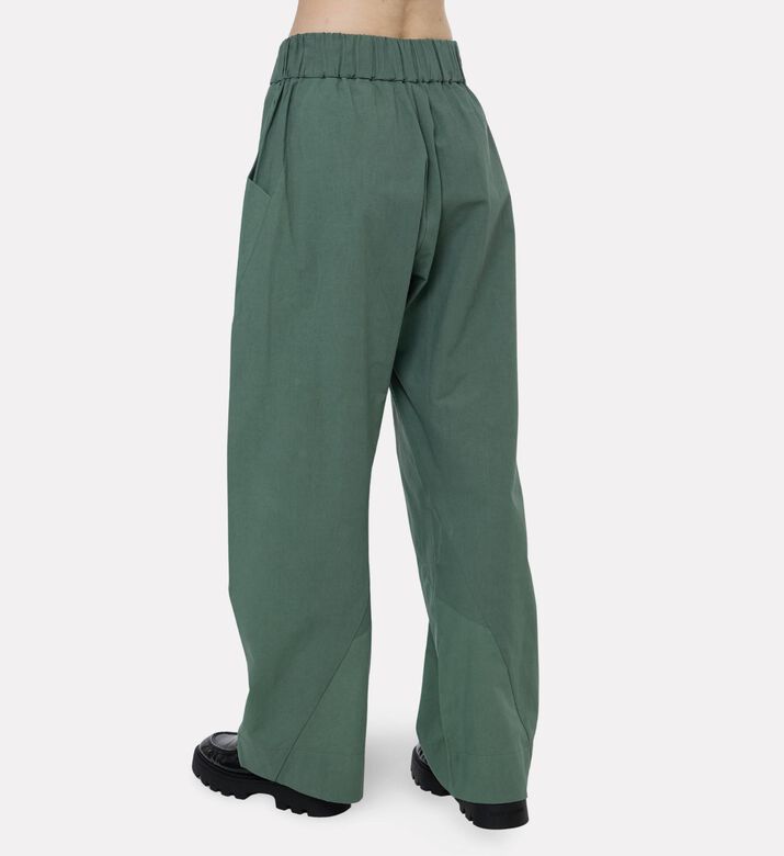 Martan Pant Leo, Model View