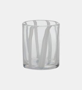 كوب ماء زجاجي مخطط